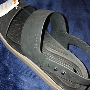 Crocs Sandals Brooklyn Lite Ride Low Wedge Women’s Size 8 Black/tan Bottoms